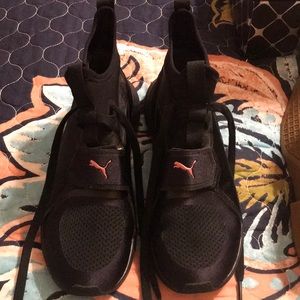 Puma - Women’s black high top Pumas in size 8